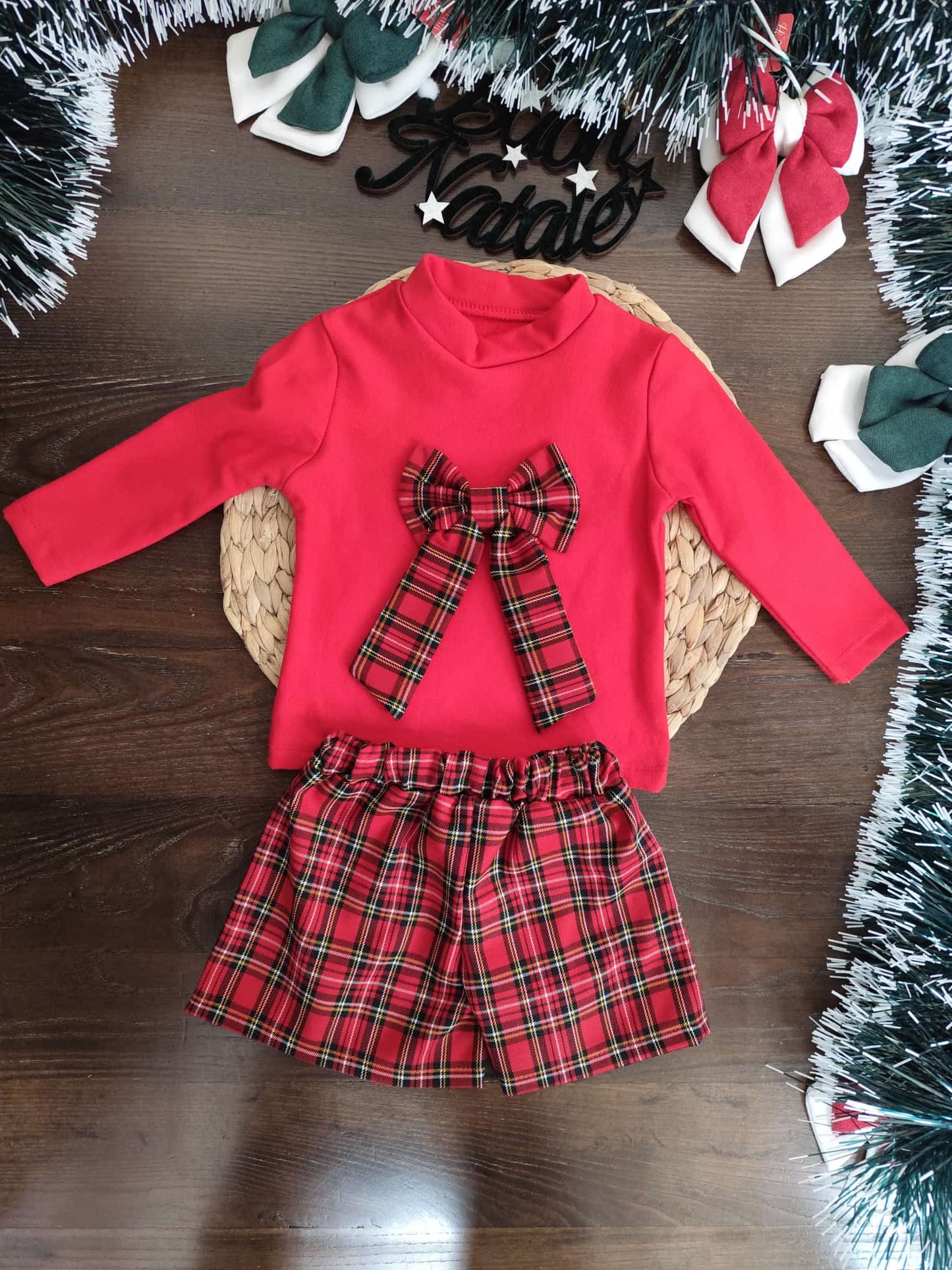 completo Natalizio neonata con shorts in tartan