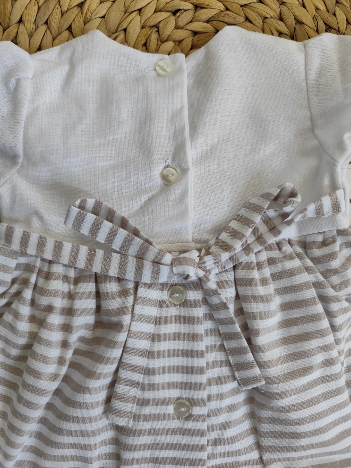 Vestina in lino con bottoni e fiocco