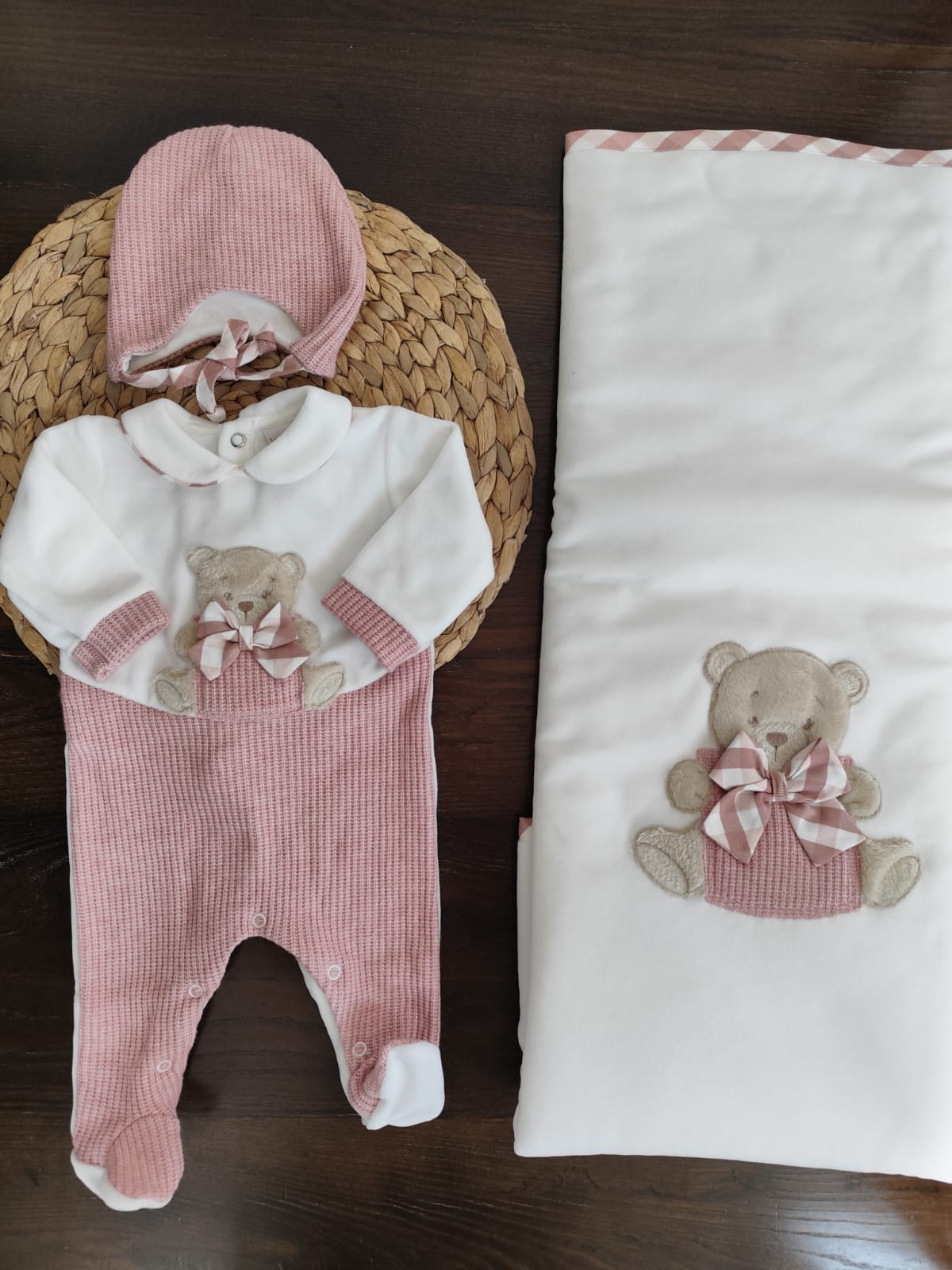Coordinato Nascita in ciniglia e lana "dolce teddy rosa" con tutina