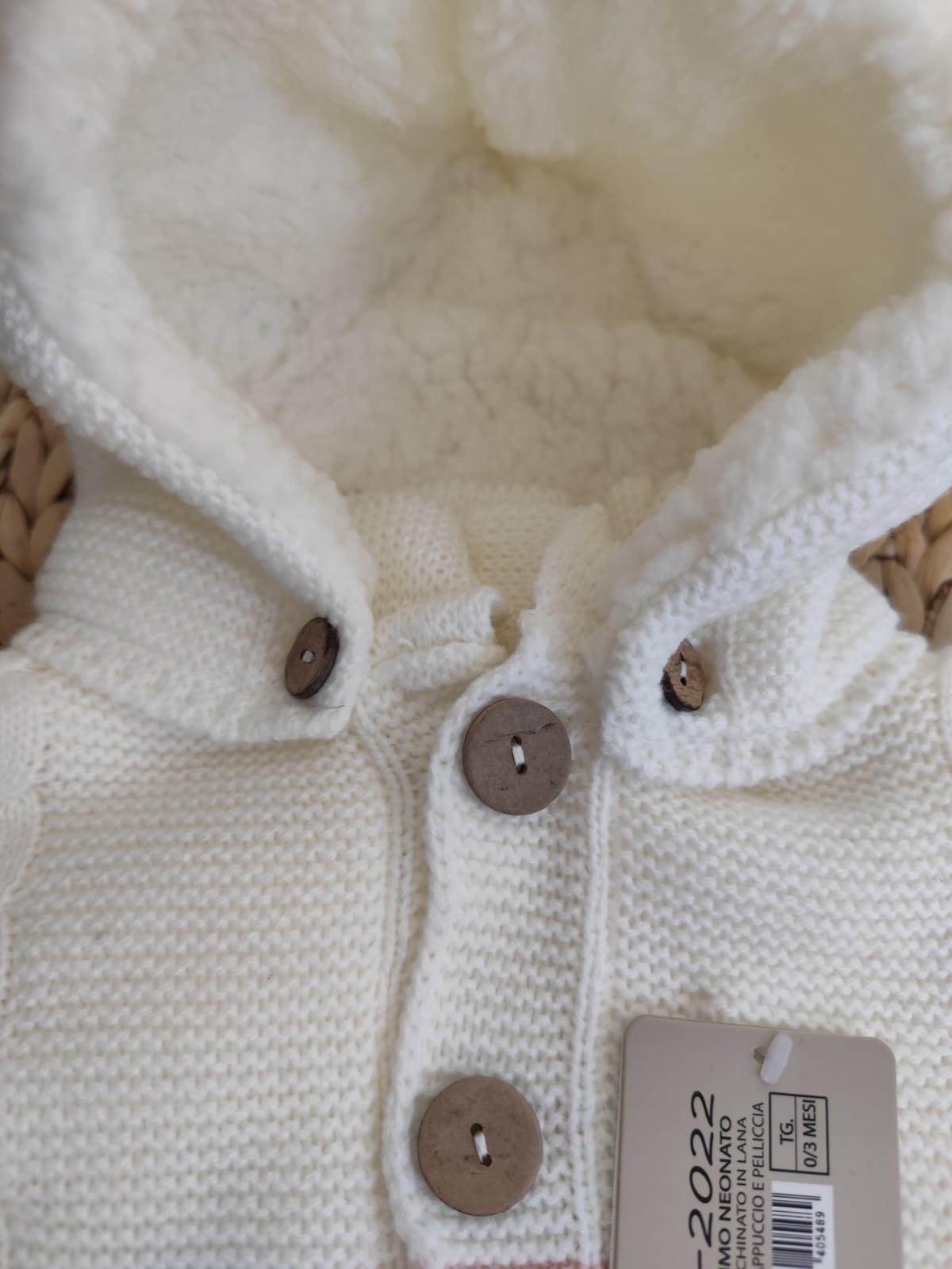 eschimo neonata invernale con cappuccio e pelliccia